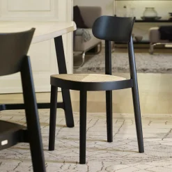 118 Stuhl mit Rohrgeflecht