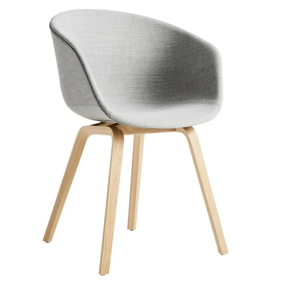 AAC 23 Armlehnstuhl gepolstert Gestell Eiche matt lackiert