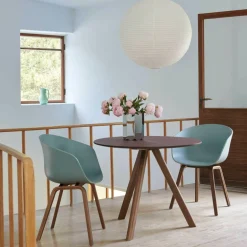 About a Chair AAC 22 2.0 Armlehnstuhl Nussbaum