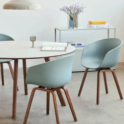 About a Chair AAC 22 2.0 Armlehnstuhl Nussbaum