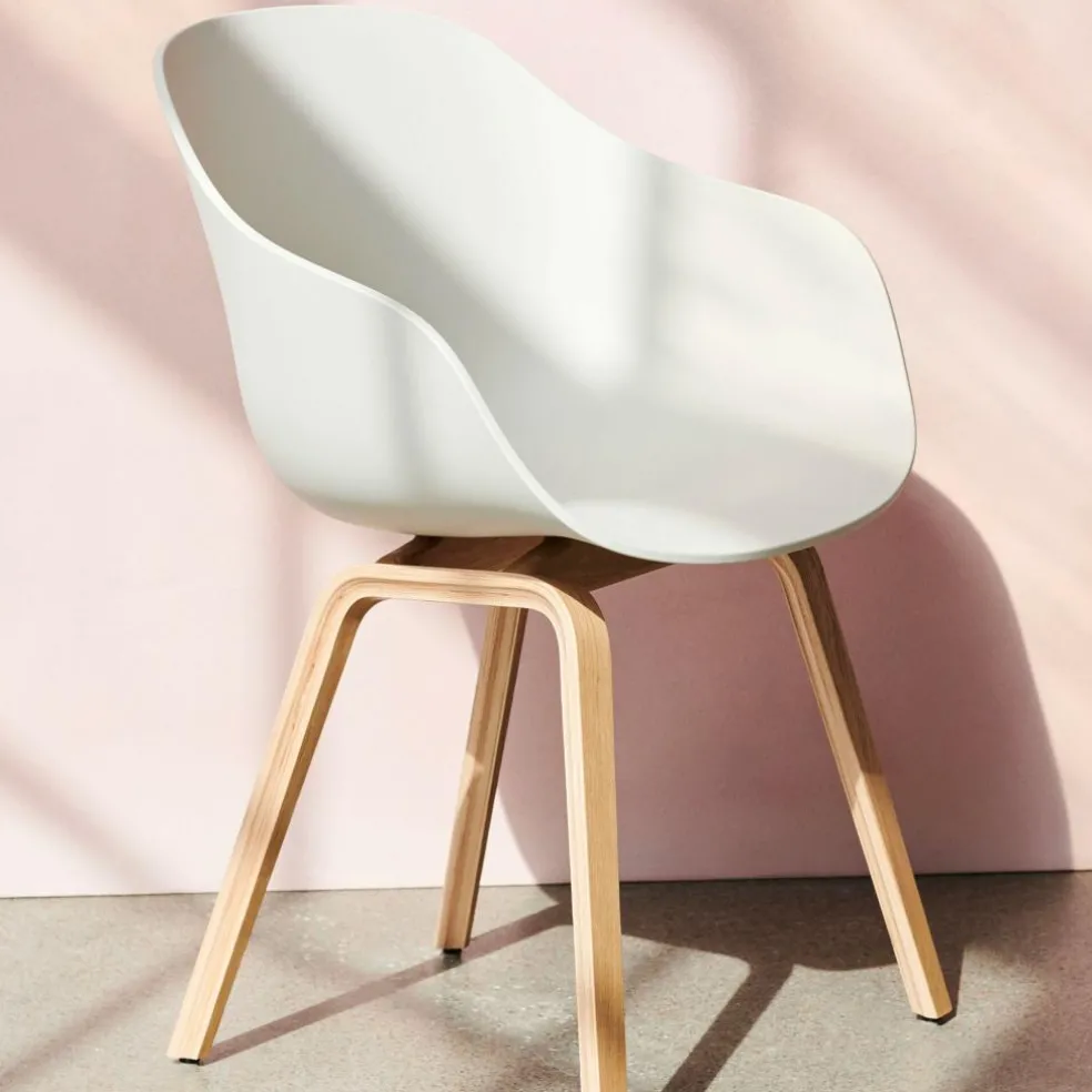 About a Chair AAC 222 2.0 Armlehnstuhl Eiche lackiert