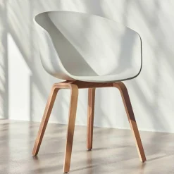 About a Chair AAC 22 2.0 Armlehnstuhl Eiche lackiert