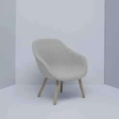 About a Lounge Chair AAL 82 Sessel