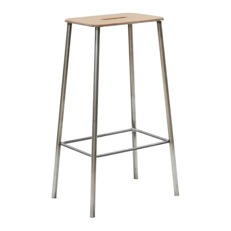 Adam Barhocker Leder