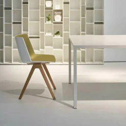 Aïku Stuhl mit Beinen aus Eiche