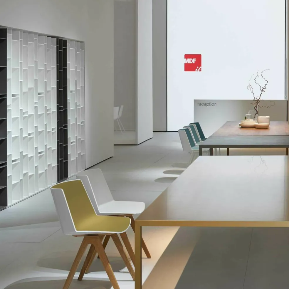 Aïku Stuhl mit Beinen aus Eiche