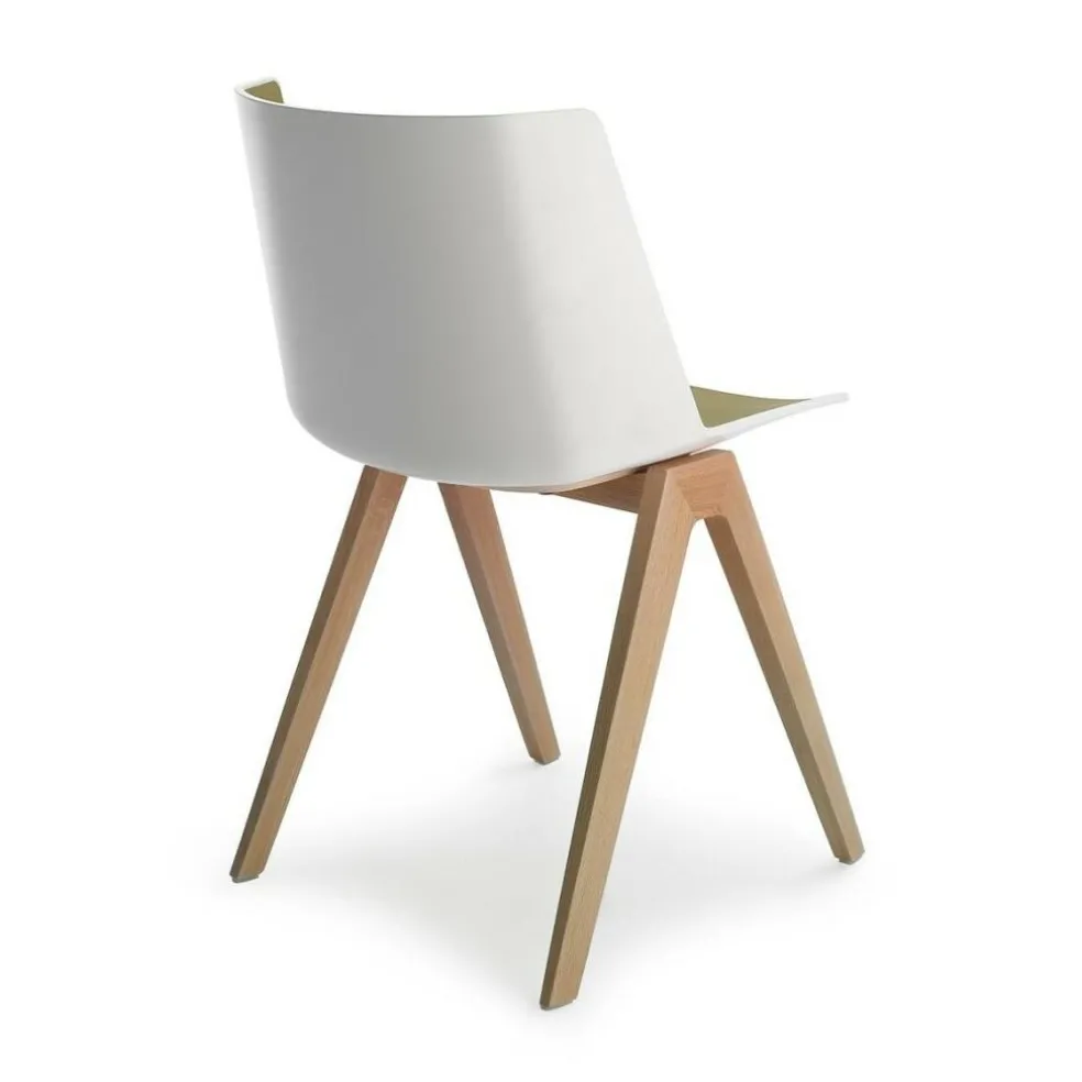 Aïku Stuhl mit Beinen aus Eiche