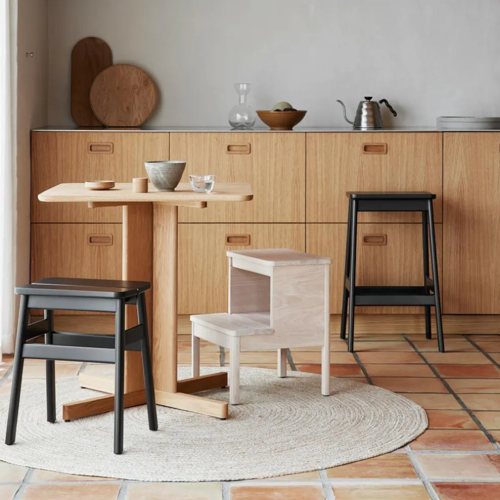 Angle Standard Hocker