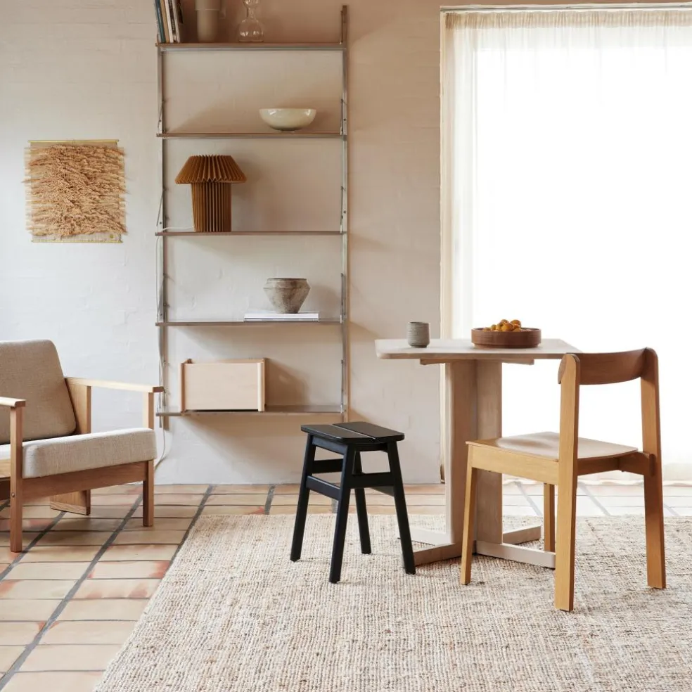 Angle Standard Hocker