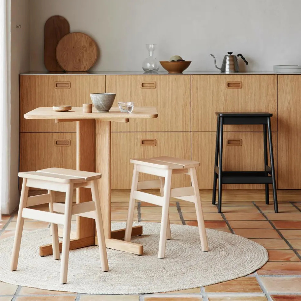 Angle Standard Hocker