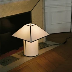 Ava Pyramid Tischleuchte