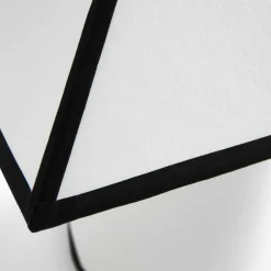 Ava Pyramid Tischleuchte