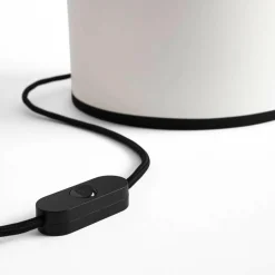 Ava Pyramid Tischleuchte