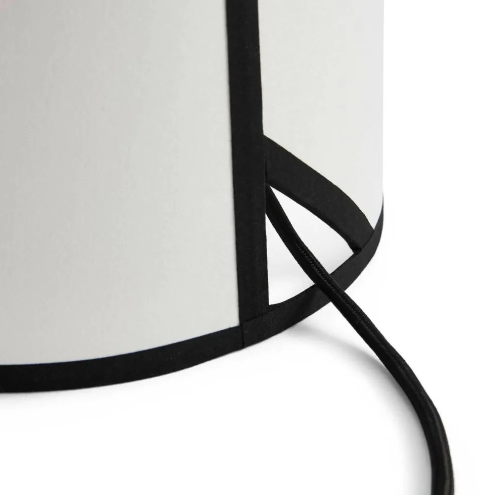 Ava Pyramid Tischleuchte