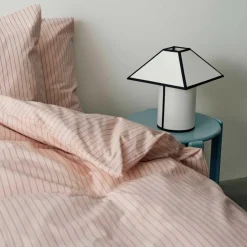 Ava Pyramid Tischleuchte