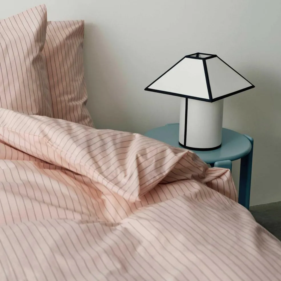 Ava Pyramid Tischleuchte