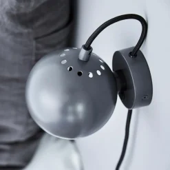 Ball Magnet Wandleuchte matt