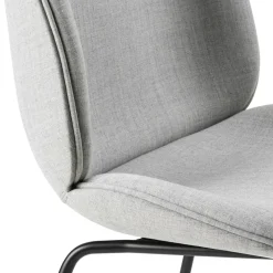 Beetle Schalenstuhl Vollpolsterung Gestell konisch