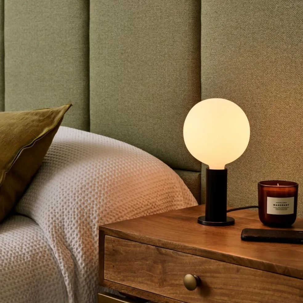 Blackened Oak Knuckle Tischleuchte mit Sphere IV Dim To Warm