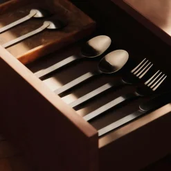 Burl Couchtisch mit Schublade