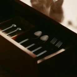 Burl Couchtisch mit Schublade