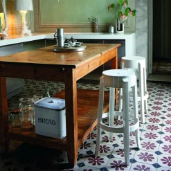 Charles Ghost Hocker 75cm