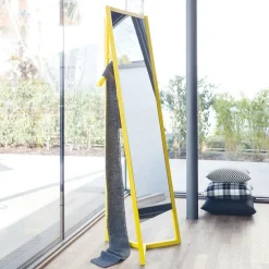 Club Garderobe mit Spiegel