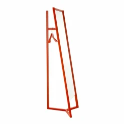 Club Garderobe mit Spiegel