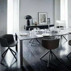 Cut S148 Armlehnstuhl Gestell schwarz gepolstert