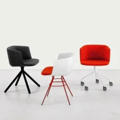 Cut S148 Armlehnstuhl Gestell schwarz gepolstert