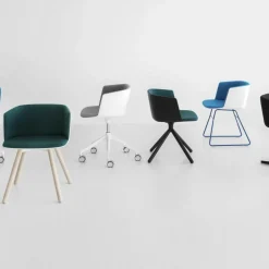 Cut S148 Armlehnstuhl Gestell schwarz gepolstert