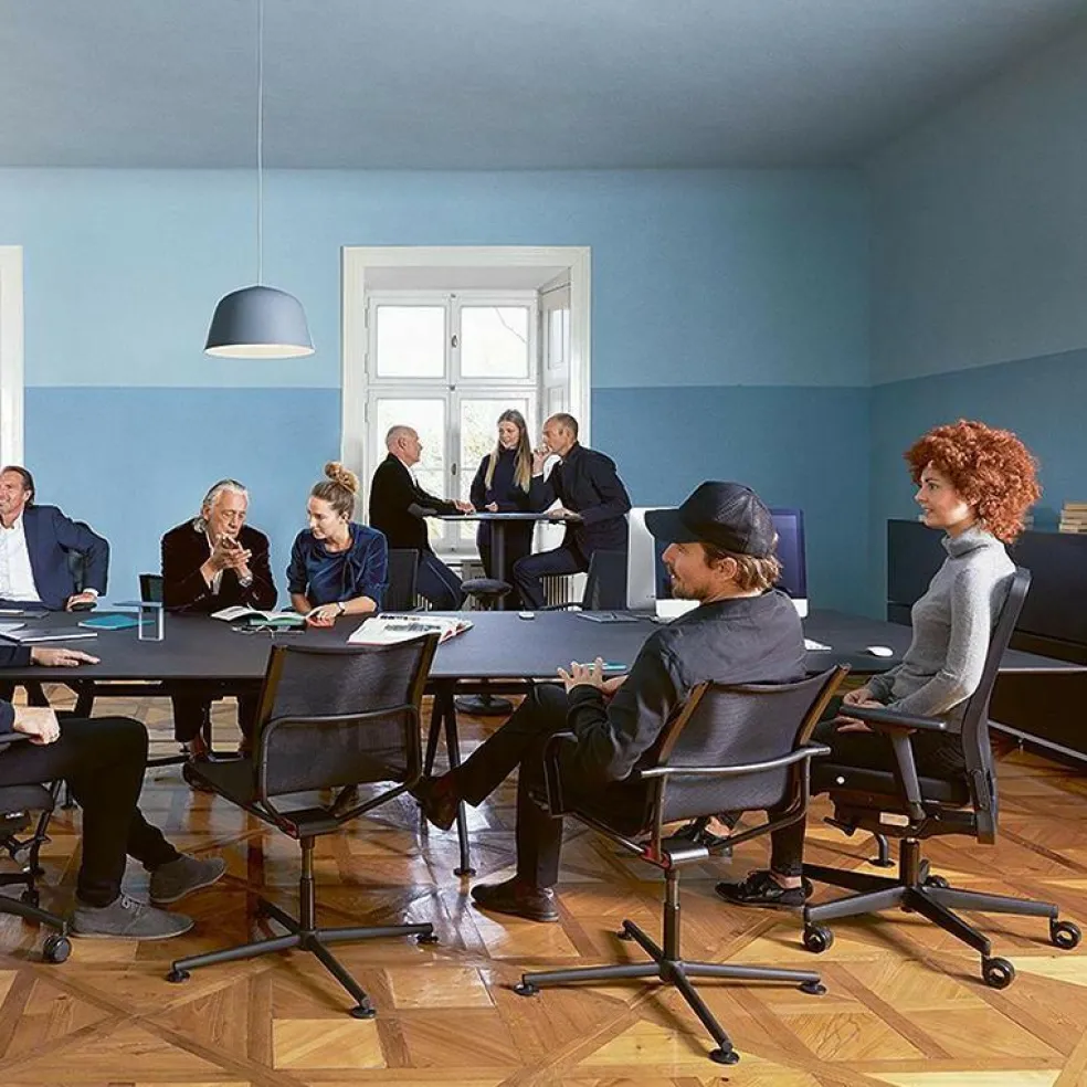 D1 Bürostuhl mit Armlehne & Rollengestell