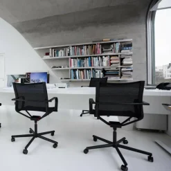 D1 Bürostuhl mit Armlehne & Rollengestell