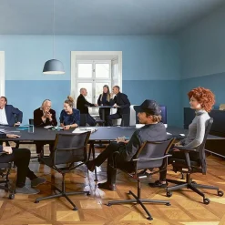 D1 Bürostuhl mit Armlehnen 4-beinig