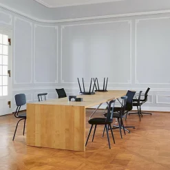 D1 Bürostuhl mit Armlehnen 4-beinig