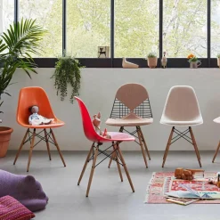 Eames Fiberglass Side Chair DSW Gestell Esche