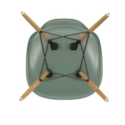 Eames Fiberglass Side Chair DSW Gestell Esche