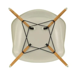 Eames Plastic Armchair DAW RE Ahorn gelblich