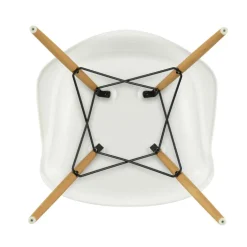 Eames Plastic Armchair DAW Gestell Esche
