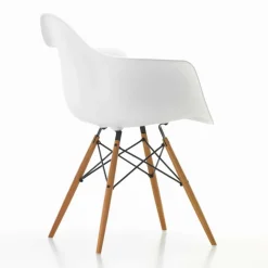 Eames Plastic Armchair DAW Gestell Esche