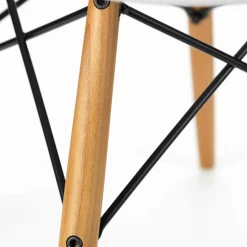 Eames Plastic Armchair DAW Gestell Esche