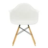 Eames Plastic Armchair DAW Ahorn gelblich