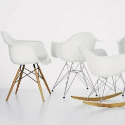 Eames Plastic Armchair DAW Ahorn gelblich