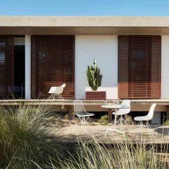 Eames Plastic Armchair LAR RE Gestell weiß