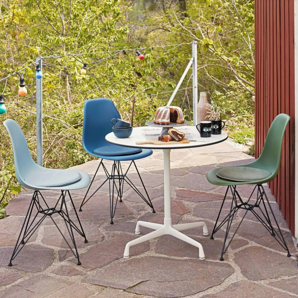 Eames Plastic Side Chair DSR Gestell schwarz