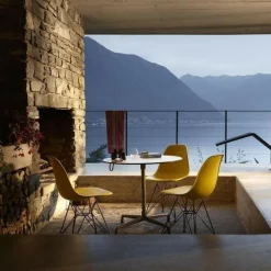 Eames Plastic Side Chair DSR Gestell schwarz