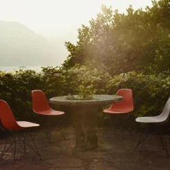 Eames Plastic Side Chair DSR Gestell schwarz