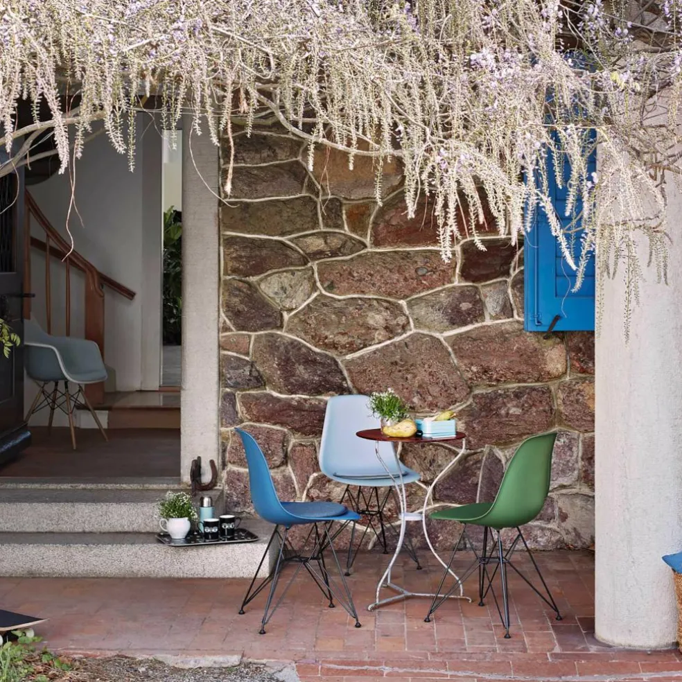 Eames Plastic Side Chair DSR Gestell schwarz