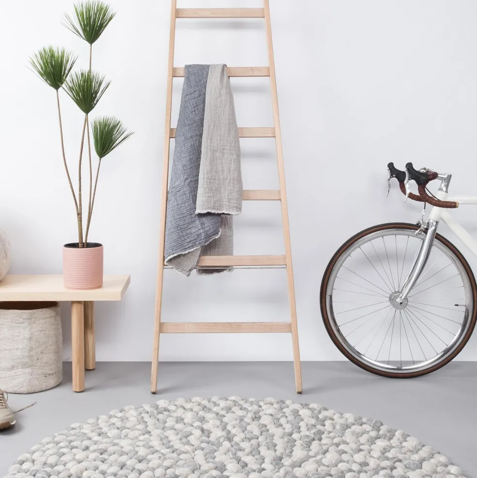 Ernie Filzkugelteppich