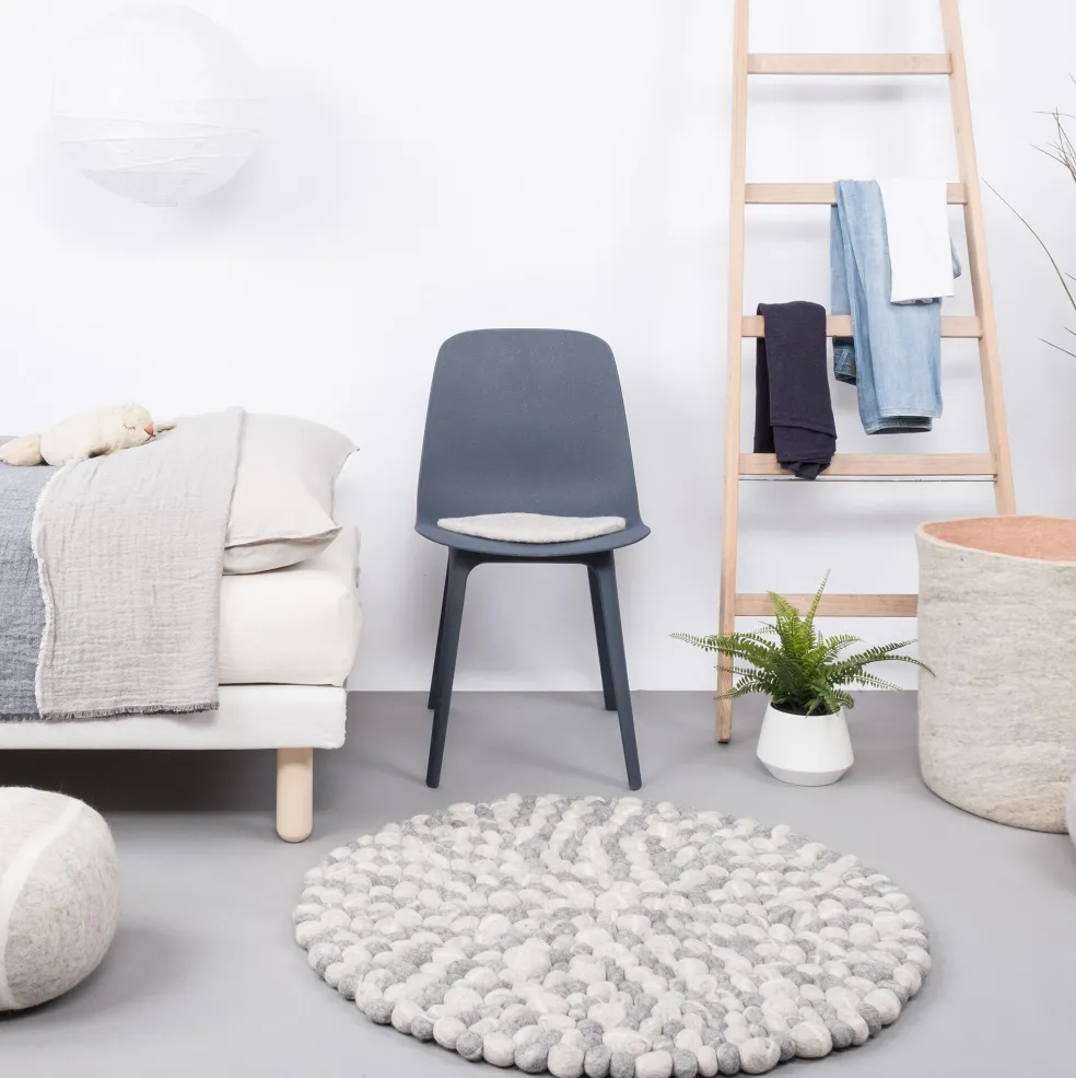 Ernie Filzkugelteppich